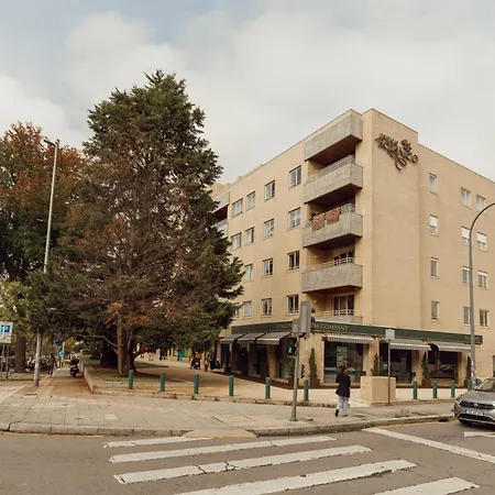 Botanic Garden Terrace By Vacationy *